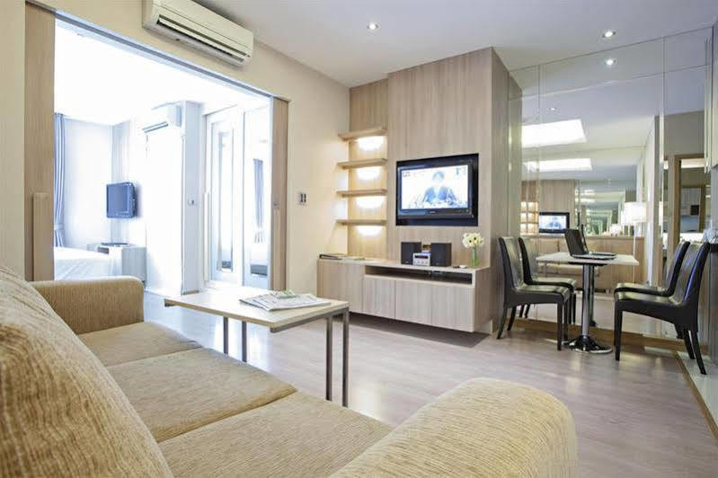 V Residence Serviced Apartment Банкок Екстериор снимка