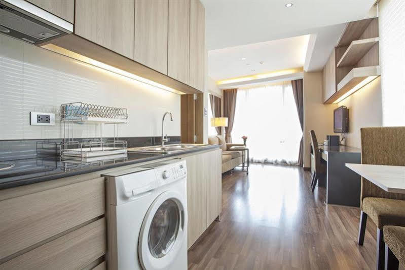 V Residence Serviced Apartment Банкок Екстериор снимка