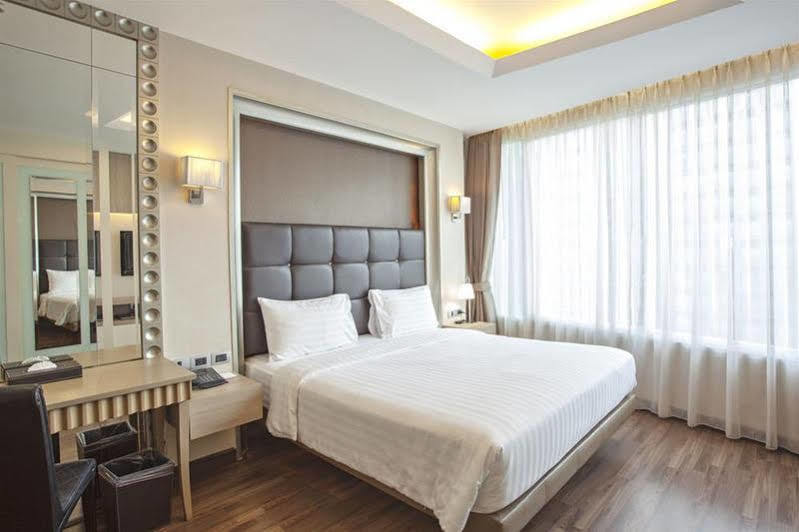 V Residence Serviced Apartment Банкок Екстериор снимка