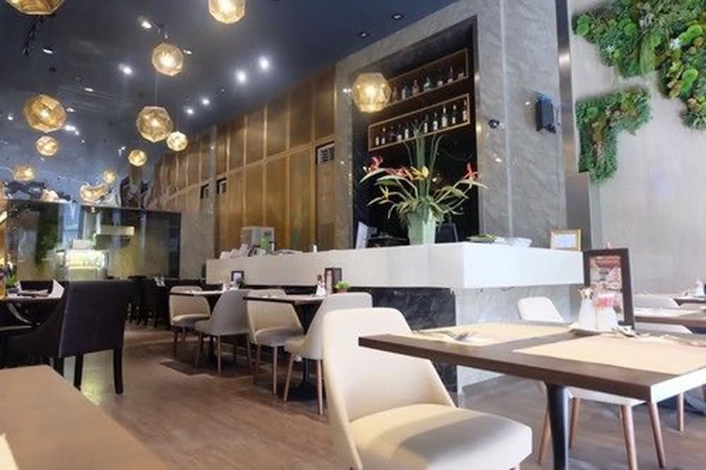 V Residence Serviced Apartment Банкок Екстериор снимка