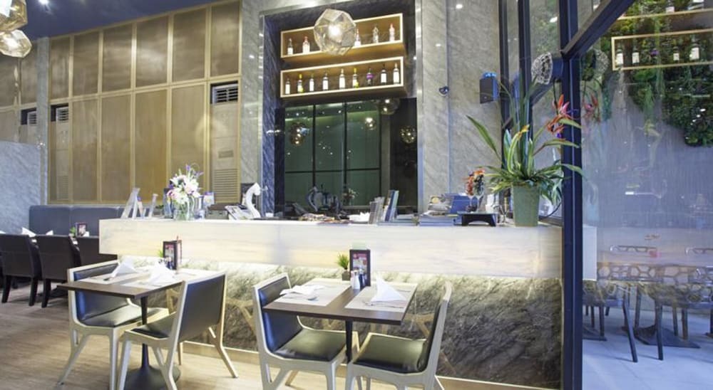 V Residence Serviced Apartment Банкок Екстериор снимка